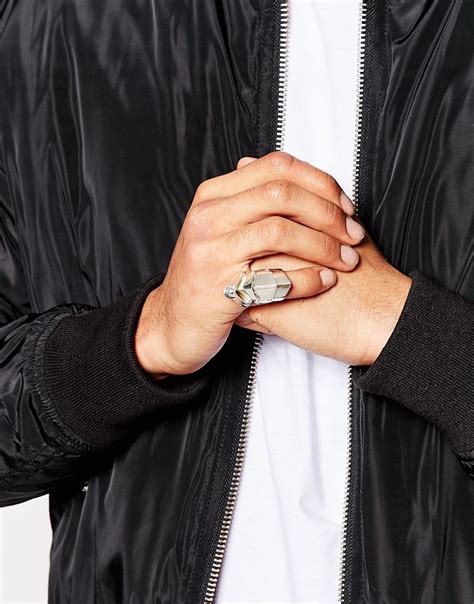 Discover the new collection of Vivienne Westwood Men&39;s designer rings. . Vivienne westwood ring mens